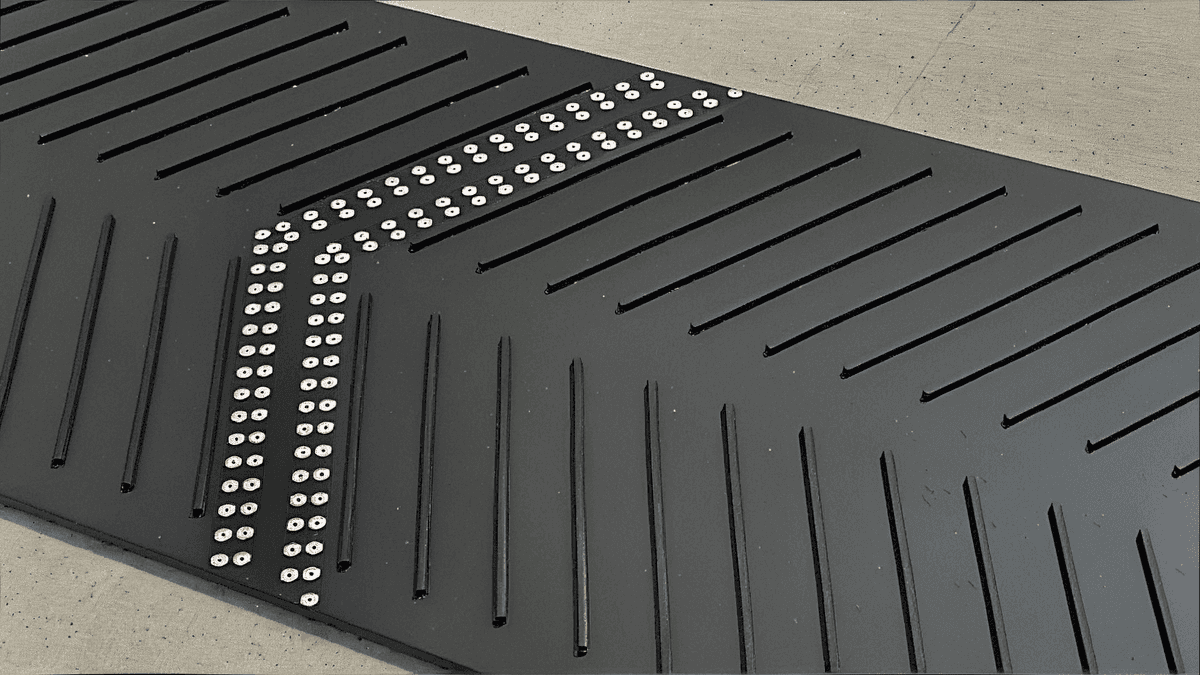 Trough slider bed conveyor belts