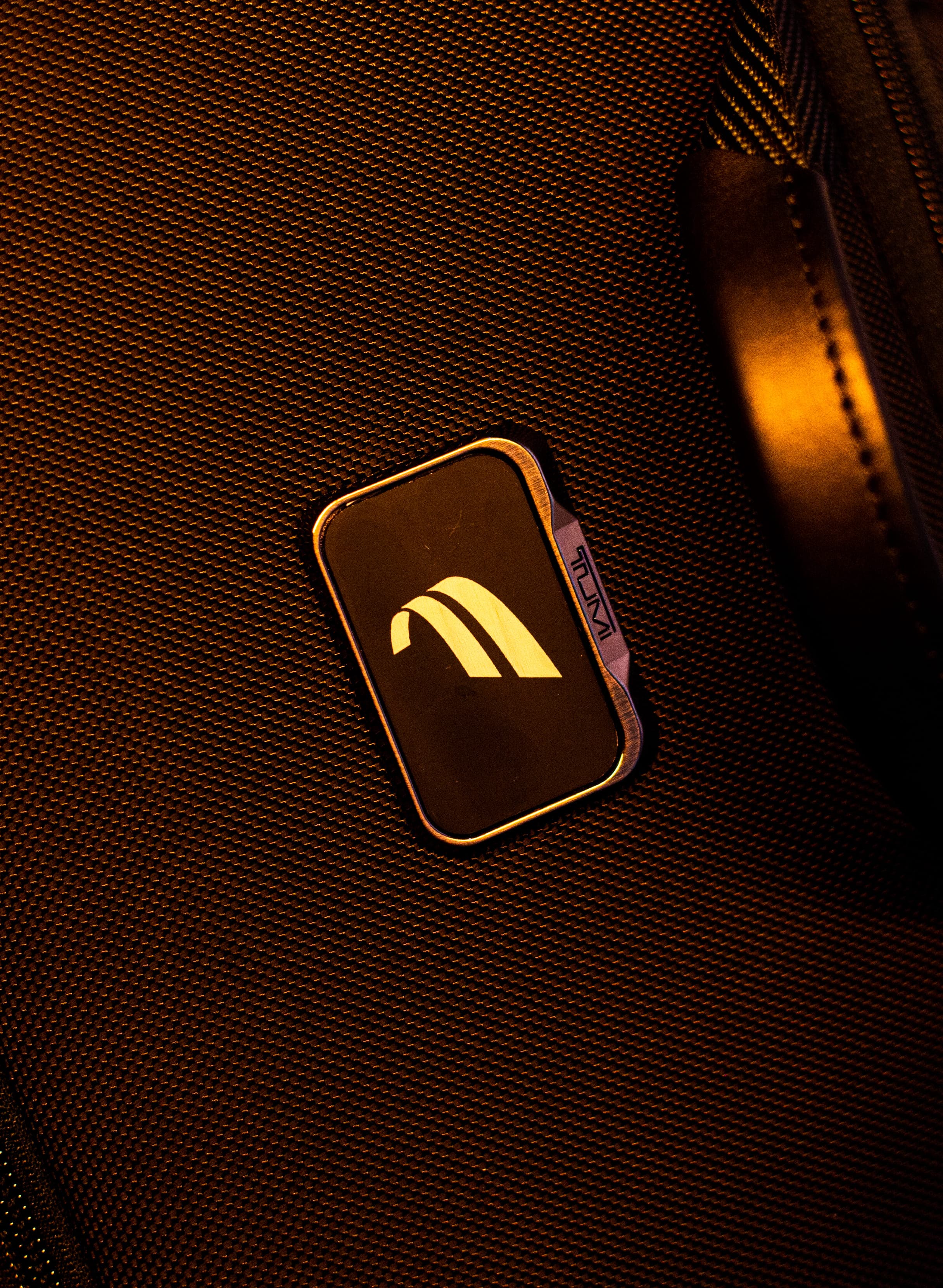 Laser engraved Fluent logo plate detail