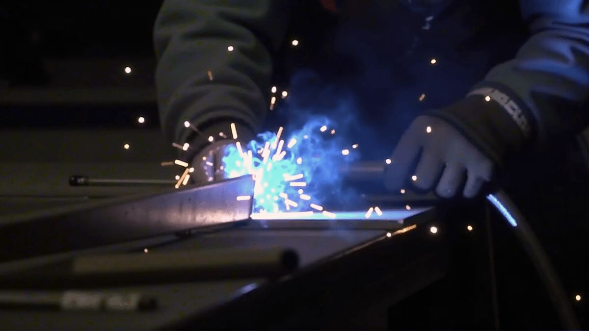 How to Track a Flat Conveyor Belt