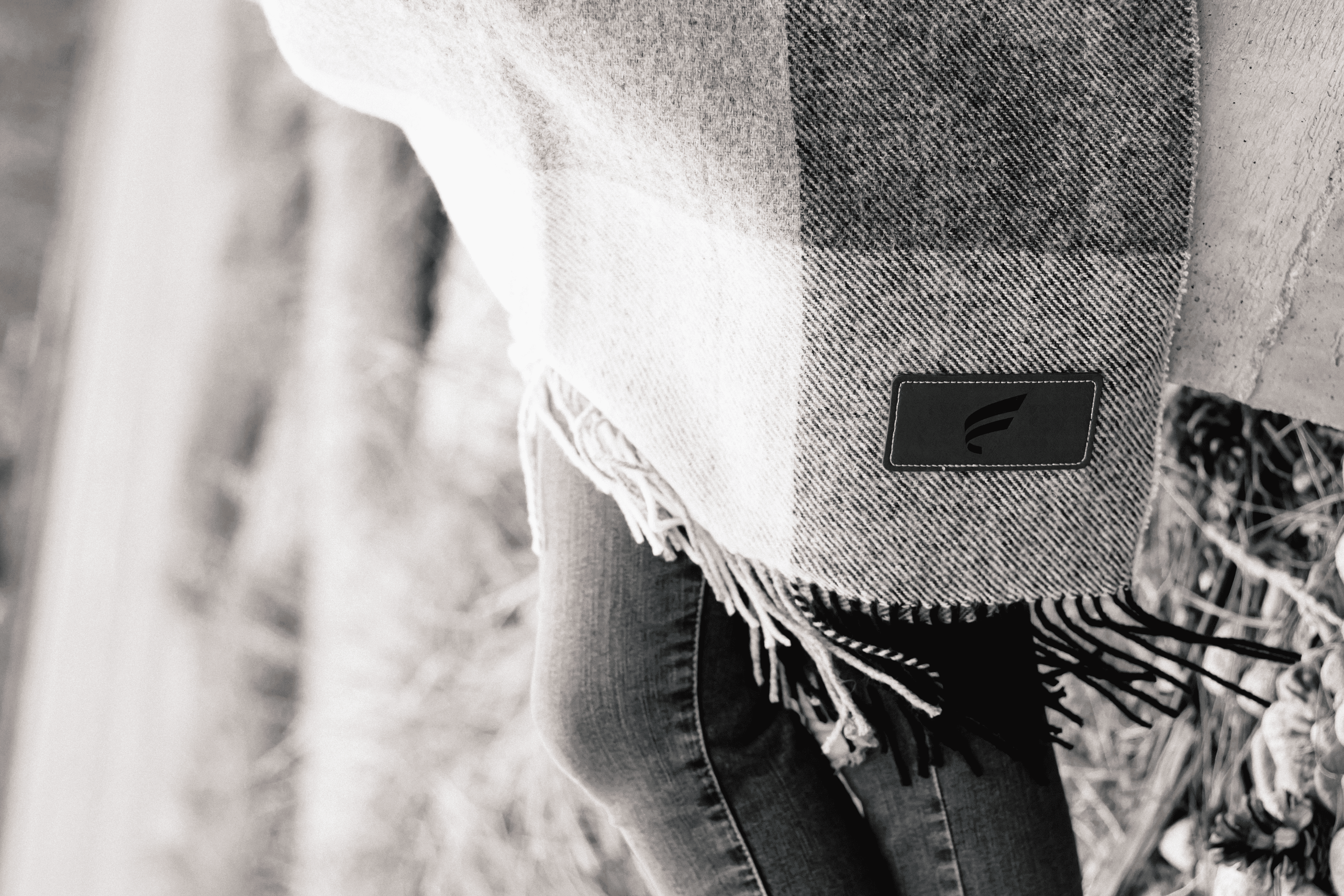 Grey scarf with leather Fluent logo patch
