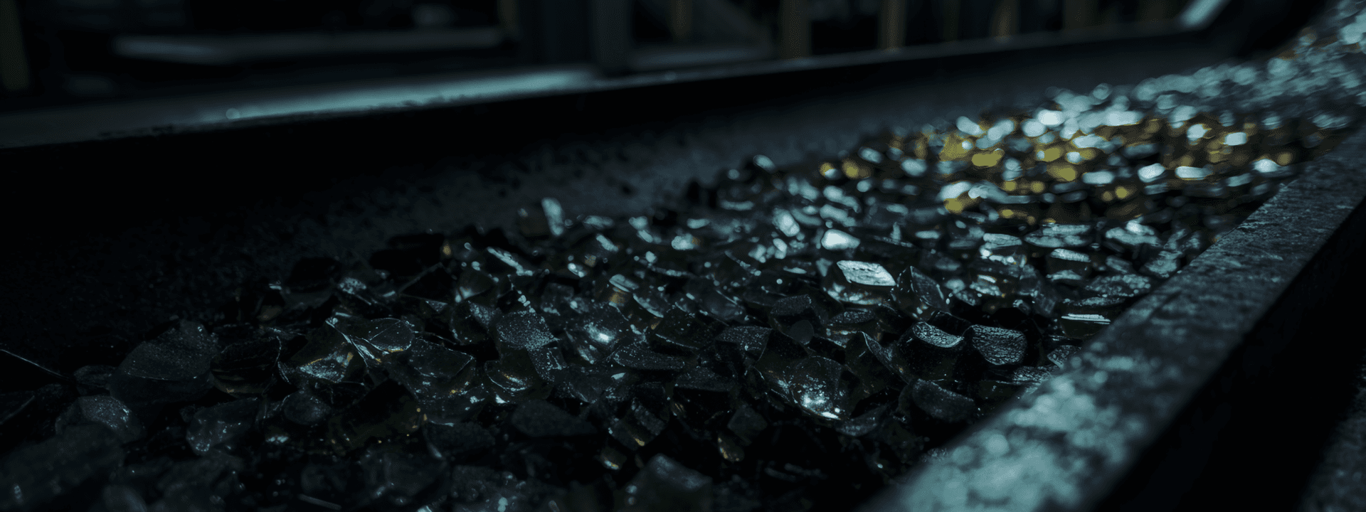 Glass recycling conveyor systems